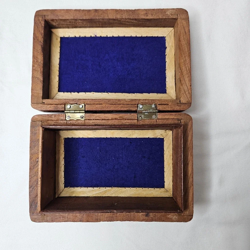Vtg Hand Carved Wood Jewelry Trinket Box Mother of Pearl Inlay Floral Boho